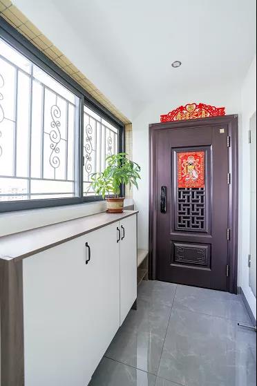 83㎡三居室，現(xiàn)代簡(jiǎn)約與實(shí)用主義結(jié)合，舒適又寫意